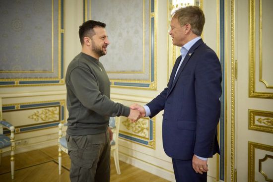 وزير الخارجية البريطاني يلتقي زيلينسكي في كييف