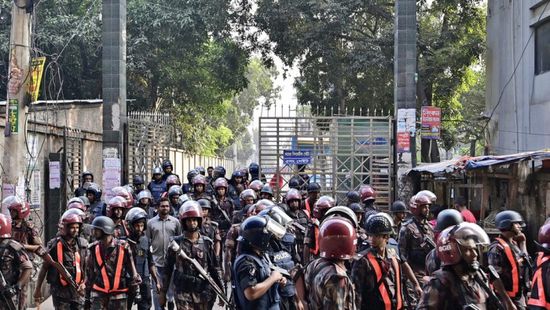 إغلاق 150 مصنع ملابس في بنغلادش واتهام 11 ألف عامل بالشغب