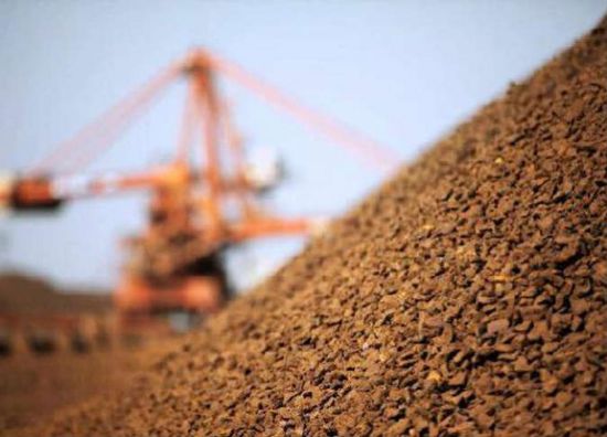 تراجع أسعار خام الحديد بسبب ضعف الطلب في الصين