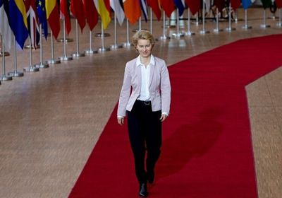 لبحث تطورات غزة.. رئيسة المفوضية الأوروبية تصل إلى القاهرة