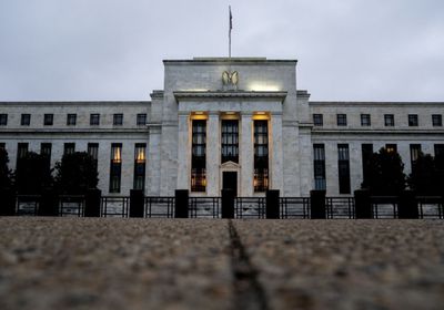 "جيه بي مورجان" يحذر من التضخم ويطالب الفيدرالي بتدابير إضافية