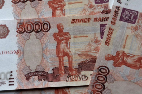 الاقتصاد الروسي يتجاوز العقوبات الغربية ويعود إلى النمو