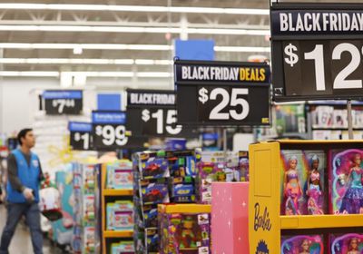 رئيس "وول مارت" يتوقع انكماش الأسعار في الولايات المتحدة