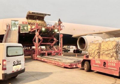 السعودية: وصول الطائرة الإغاثية الـ12 إلى مطار العريش تمهيدًا لدخولها غزة