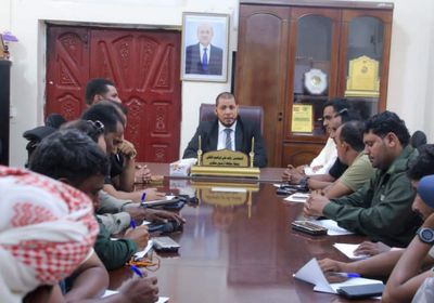 محافظ سقطرى يناقش خطط تحسين الجذب السياحي للأرخبيل