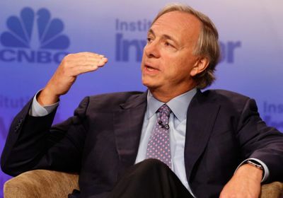 راي داليو يحذر من مخاطر ارتفاع ديون الحكومة الأمريكية