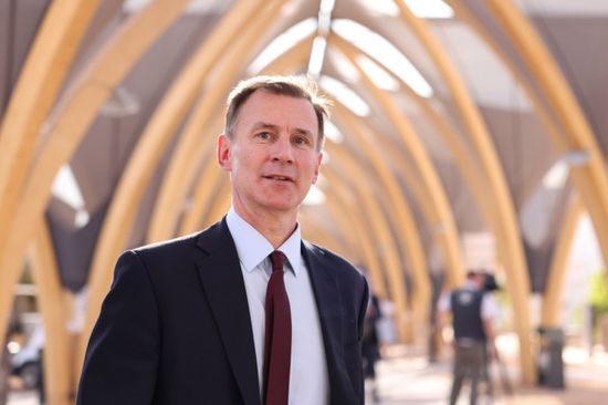 وزير الخزانة البريطاني يعلن تخفيضات ضريبية محتملة