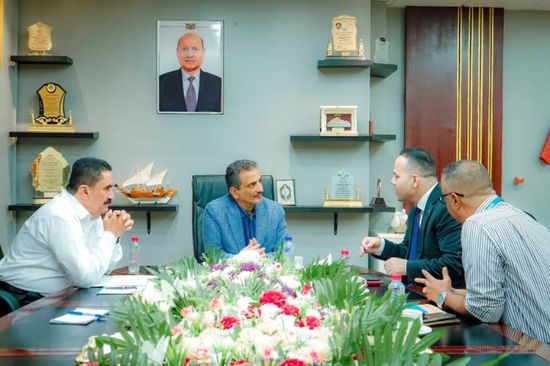 محافظ عدن يؤكد أهمية المشاركة بالمنتدى العالمي للاجئين في سويسرا