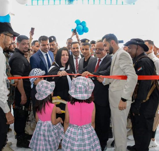 وزير النقل يفتتح مبنى هيئة الشؤون البحرية في عدن بعد تأهيله