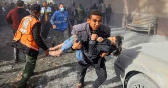 مقتل 11 فلسطينيا في غارة إسرائيلية استهدفت سيارتين وسط غزة