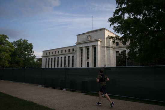 الفيدرالي يتوقع تباطؤ نمو الاقتصاد الأمريكي بالمدى القريب