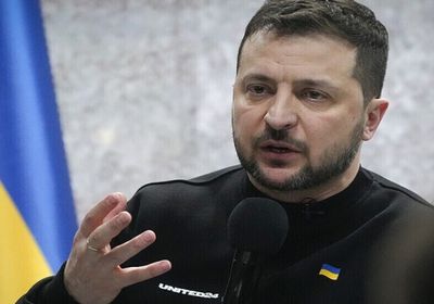 مستشار أوكراني سابق ينتقد سياسة "زيلينسكي"