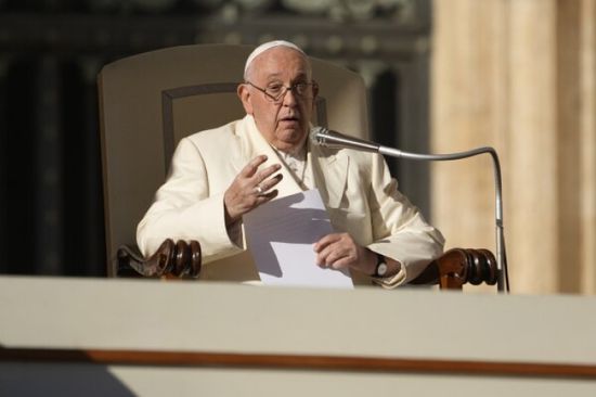 إلغاء نشاطات البابا فرنسيس السبت بسبب إصابته "برشح خفيف"
