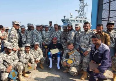 تكريم 28 من طاقم زورق دوريات خفر السواحل "عدن/2602"