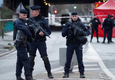 الشرطة الفرنسية تعتقل 13 شخصًا رسموا صلبانًا معقوفة