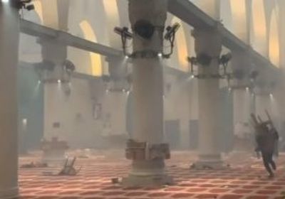 مُستوطنون يقتحمون باحات الأقصى بحماية الشرطة الإسرائيلية