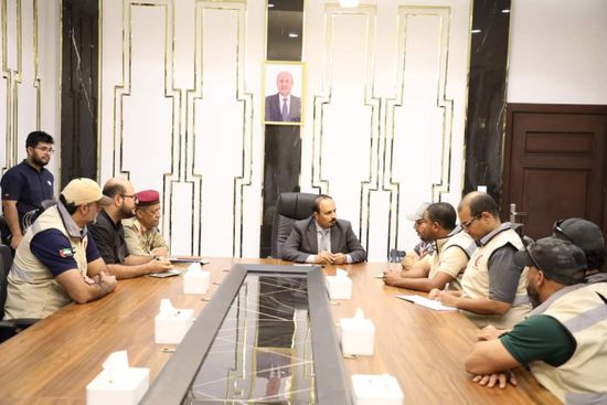 محافظ حضرموت يكرم فريق الهلال الأحمر الإماراتي