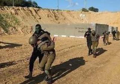 صحيفة إسرائيلية: صفقة تبادل الأسرى ستتأخر في يومها الثالث