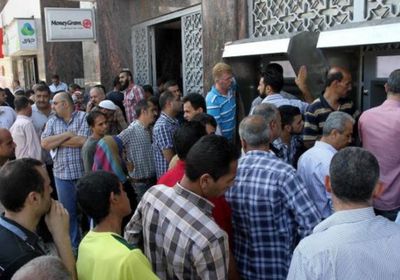 السلطة الفلسطينية تتيح سلفة لموظفي القطاع الحكومي