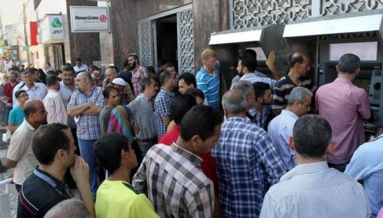 السلطة الفلسطينية تتيح سلفة لموظفي القطاع الحكومي