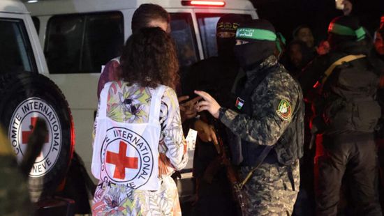 وصول الرهائن المفرج عنهم من حماس والجهاد الإسلامي إلى إسرائيل