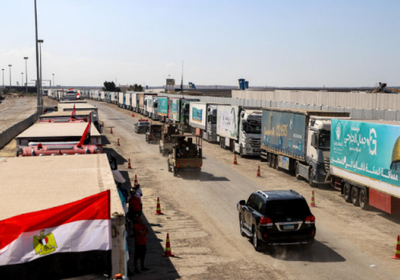 مصادر مصرية تكشف حقيقة توقف دخول المساعدات لغزة عقب استئناف الحرب