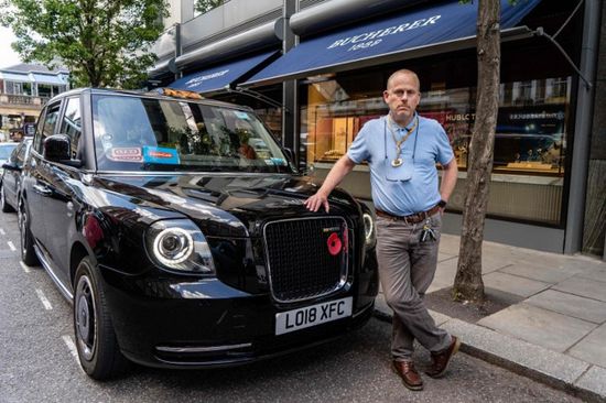 أوبر تفتح أبوابها لسائقي سيارات الأجرة في لندن