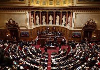 البرلمان الفرنسي ينتصر للمهاجرين  