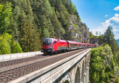 إلغاء رحلات الطيران وقطارات المسافات الطويلة في ميونيخ