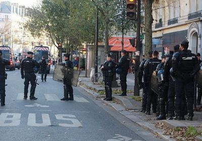 فرنسي يقتل شخصًا ويصيب آخرين بمطرقة بباريس