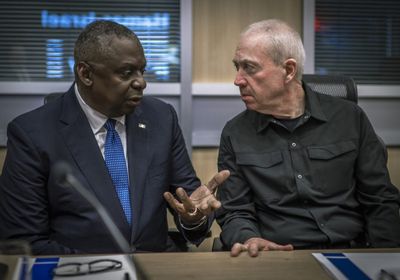 أوستن يطالب قادة إسرائيل بحماية المدنيين بغزة