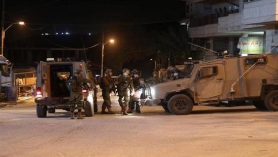 قوات الاحتلال تقتحم حي جبل الطويل بالضفة