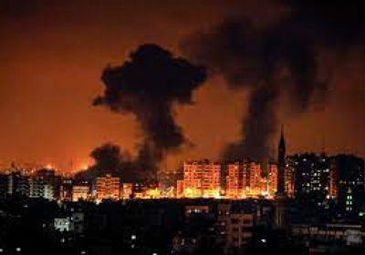 طيران الاحتلال يستهدف مخبزًا وجمعية للأيتام بغزة