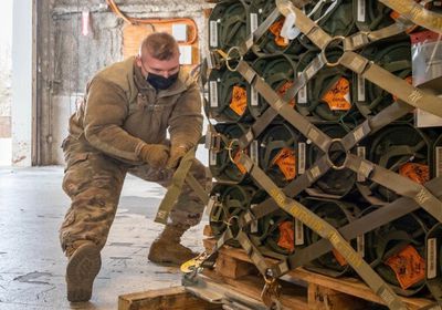 البيت الأبيض يحذر من نفاد المساعدات لأوكرانيا