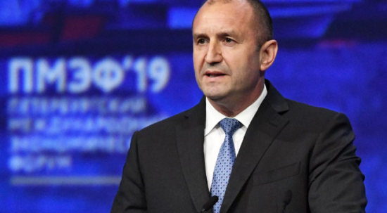 بعد مصادقة البرلمان.. الرئيس البلغاري يمنع نقل 100 مدرعة لأوكرانيا