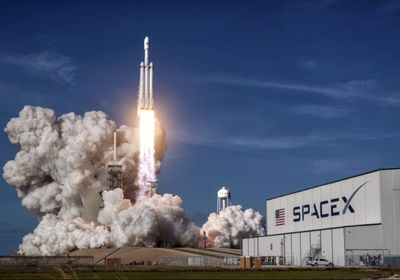 أمازون تتعاون مع سبيس إكس لإطلاق أقمار صناعية للإنترنت