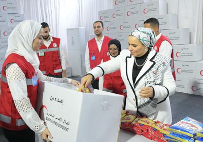انتصار السيسي تزور الهلال الأحمر المصري للاطلاع على مجهودات دعم غزة