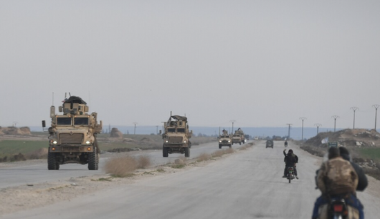 مجددًا.. فصائل تستهدف قاعدة أمريكية في العراق