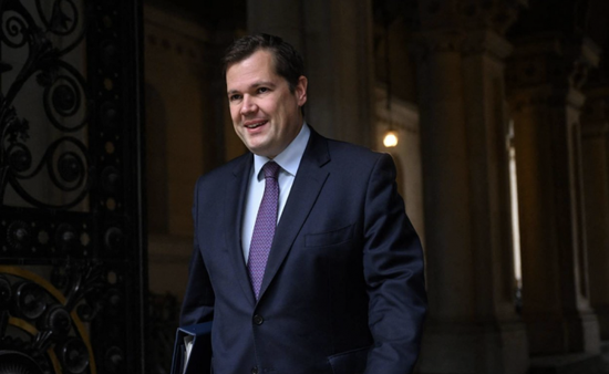 وزير الهجرة البريطاني يقرر تقديم استقالته