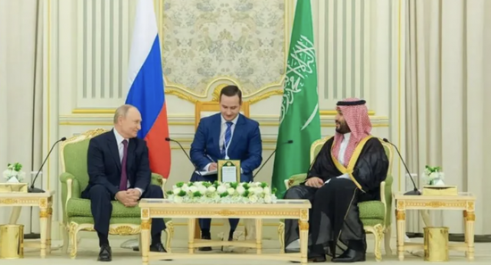 محمد بن سلمان يستقبل الرئيس الروسي بالرياض