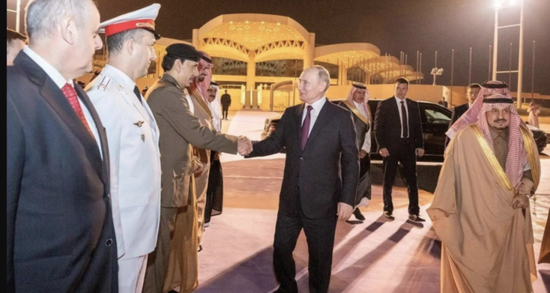 بعد زيارة رسمية.. الرئيس الروسي يغادر الرياض