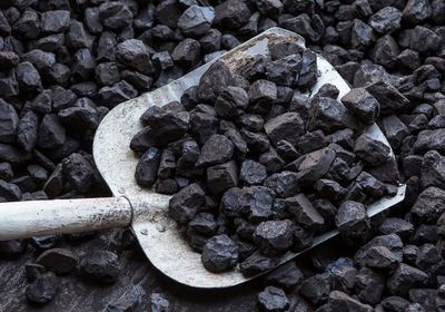 الفحم يفقد مكانته في السوق العالمي لصالح الطاقة المتجددة