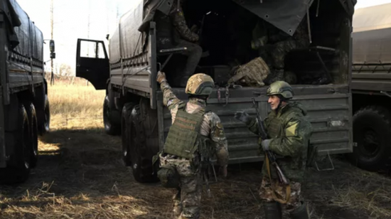 القوات الروسية تأسر 12 جنديا أوكرانيا خلال الأسبوع الجاري