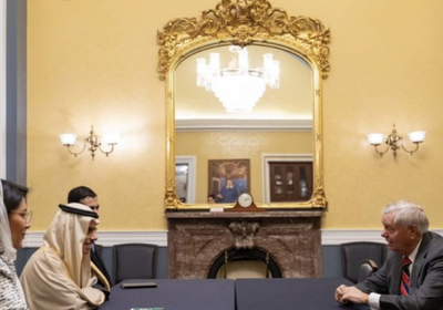 وزير الخارجية السعودي يبحث مع ليندسي غراهام التطورات في غزة