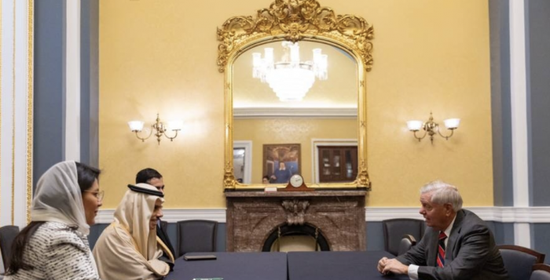 وزير الخارجية السعودي يبحث مع ليندسي غراهام التطورات في غزة