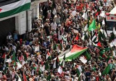 شعارات فلسطينية تهيمن على مسيرة حاشدة خلال مؤتمر دبي