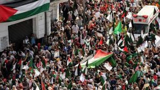 شعارات فلسطينية تهيمن على مسيرة حاشدة خلال مؤتمر دبي