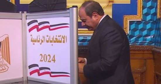 الرئيس المصري عبد الفتاح السيسي يدلي بصوته في الانتخابات الرئاسية