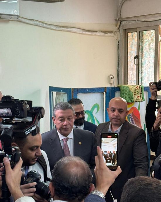 المرشح الرئاسي حازم عمر يدلي بصوته في الانتخابات الرئاسية المصرية