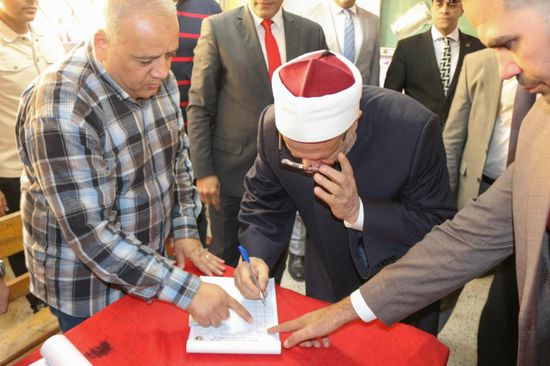 مفتي مصر يُدلي بصوته في الانتخابات الرئاسية ويؤكد: المشاركة واجب وطني